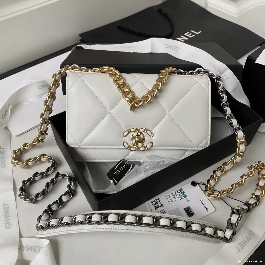 Hyper Peter CHANEL CHAIN ON WALLET 19 0621